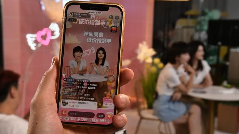 月子中心是一种专门为产后妈妈提供康复和育儿服务的机构。月子中心带娃特点如下：